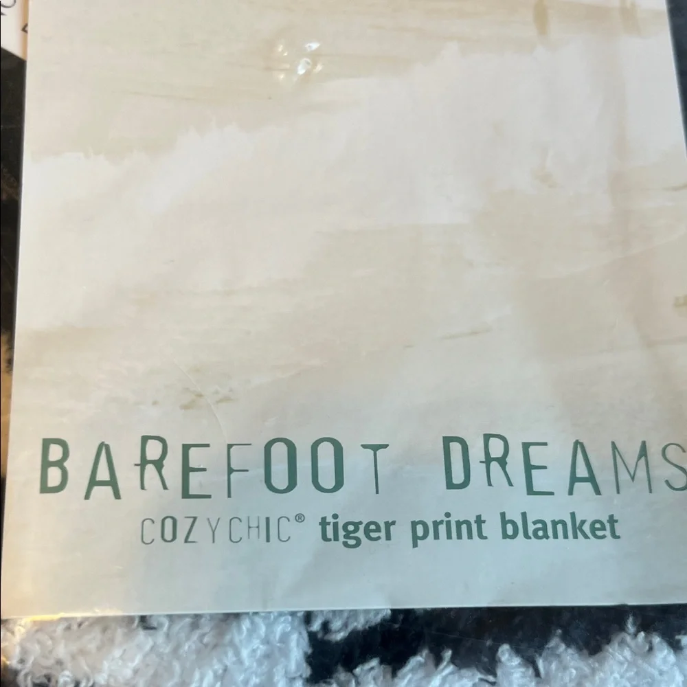 Barefoot Dreams Tiger Print Blanket - Black and White - Picture 3 of 3
